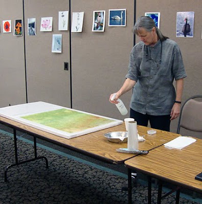 Karin Franzen workshop, demo, spraying solvy on organza as stabilizer